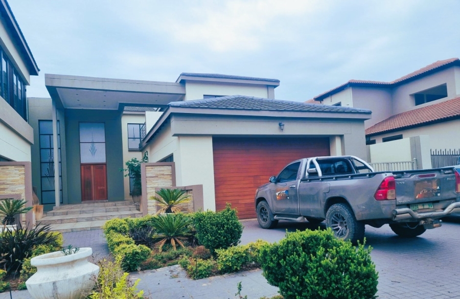 To Let 8 Bedroom Property for Rent in Xanadu North West